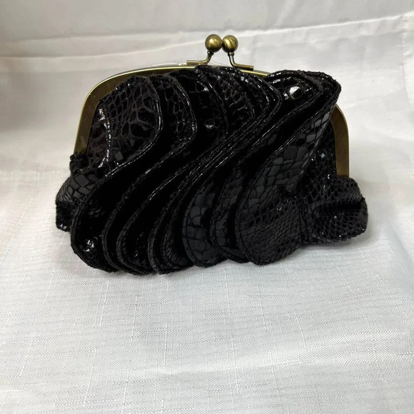 Avon Small Black Ruffle Clutch with Kiss Lock - Picture 2 of 12